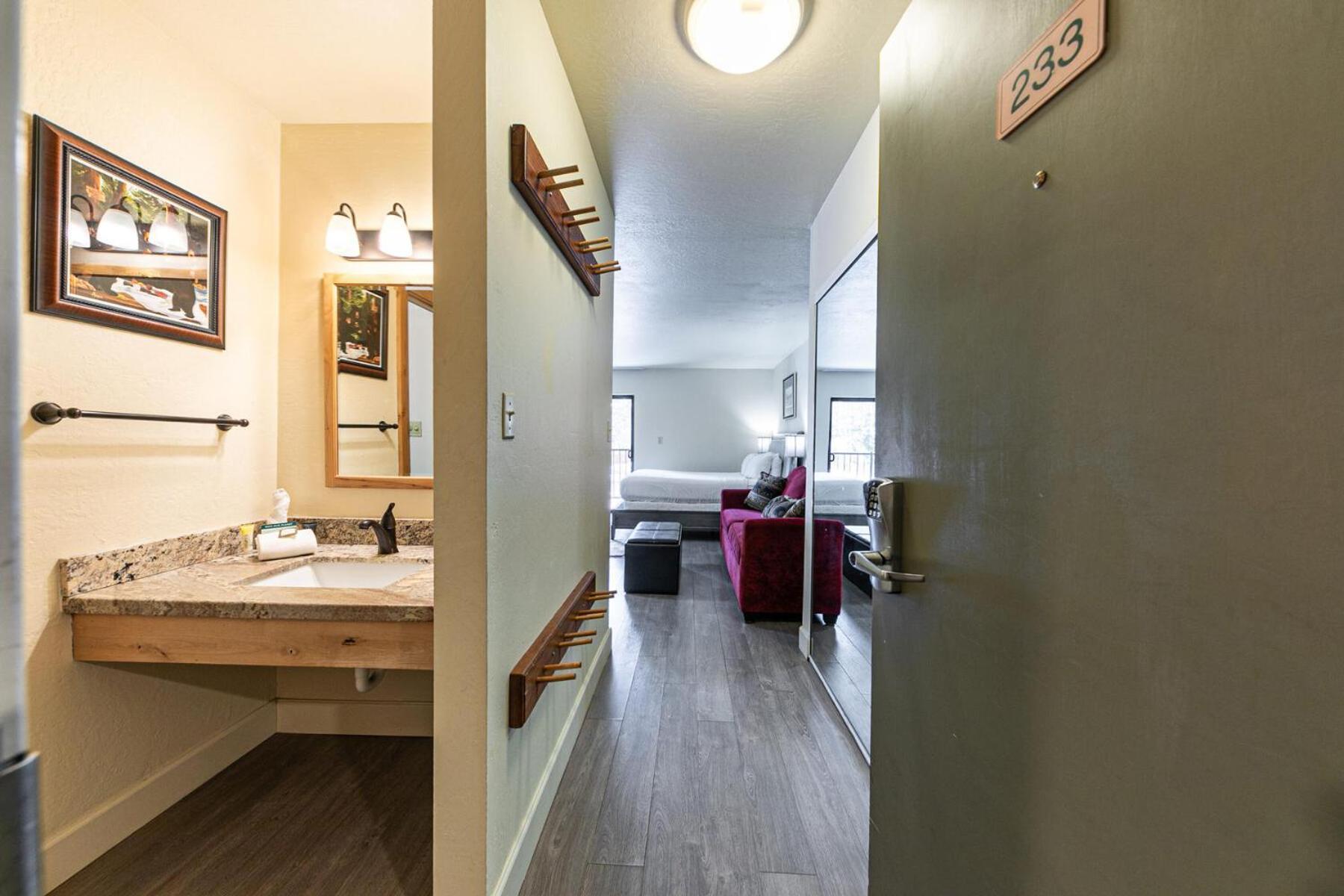 Charming Queen Studio Deluxe W/Balcony #233 At Donner Lake Village Truckee Exteriér fotografie